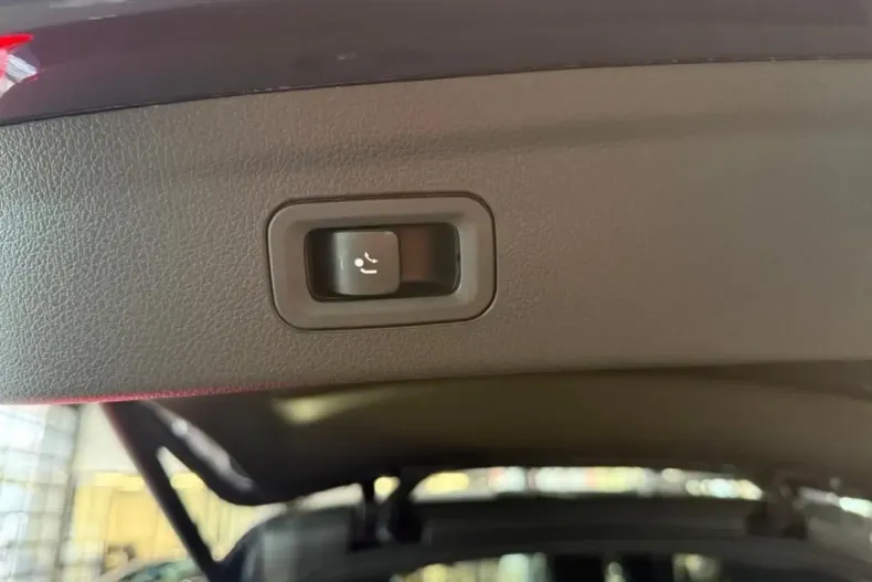 Mercedes-Benz GLE 450 din 2024 cu 10.608 km - oferta MER154783 - foto 10