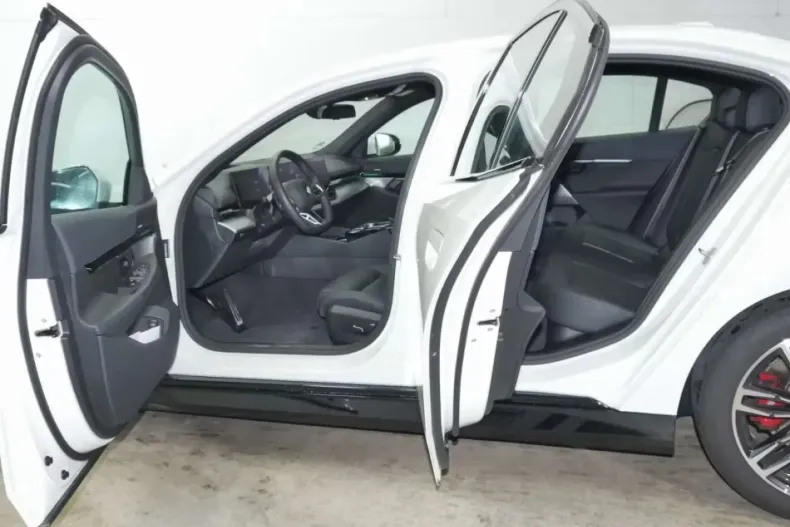 BMW 520 din 2025 cu 20.154 km - oferta BMW154787 - foto 4