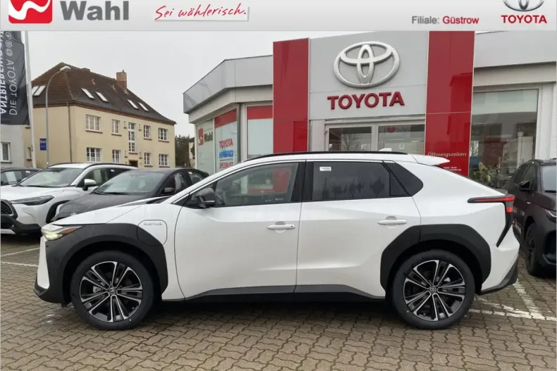 Toyota bZ4X din 2024 cu 4.500 km - oferta TOY154815 - foto 1