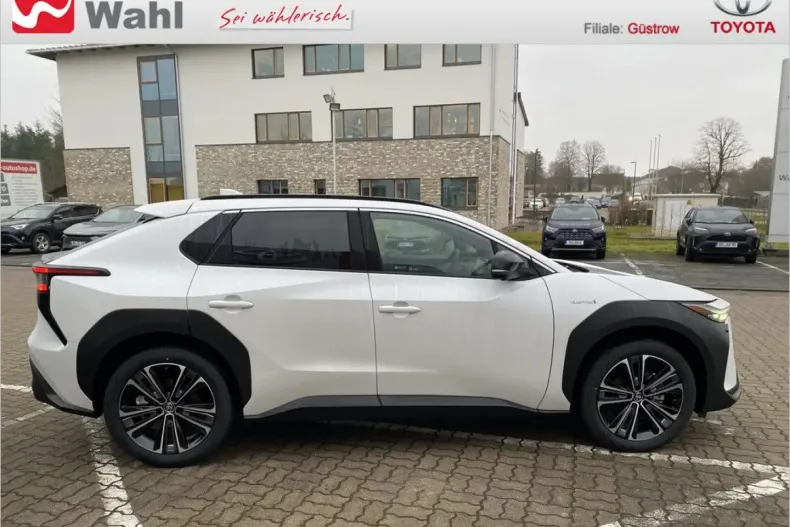 Toyota bZ4X din 2024 cu 4.500 km - oferta TOY154815 - foto 4