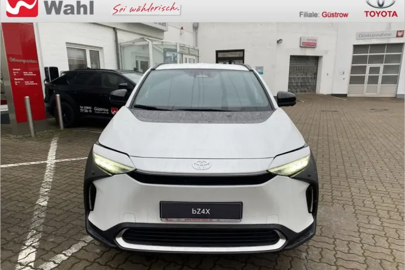 Toyota bZ4X din 2024 cu 4.500 km - oferta TOY154815 - foto 6