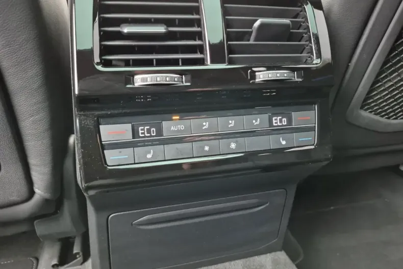 Volkswagen Touareg din 2024 cu 15.900 km - oferta VOL154838 - foto 26