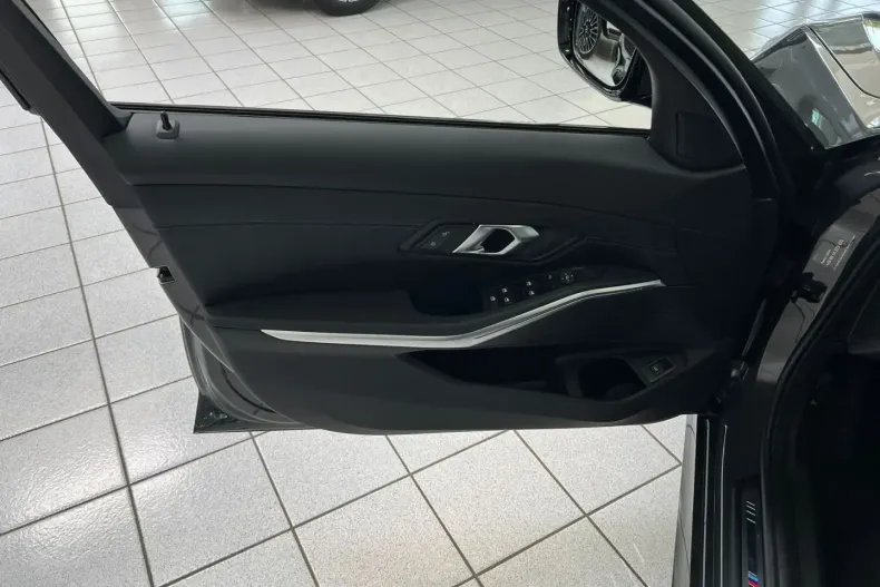 BMW 330 din 2024 cu 1.650 km - oferta BMW154866 - foto 6