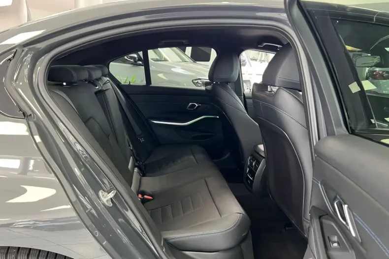 BMW 330 din 2024 cu 1.650 km - oferta BMW154866 - foto 18