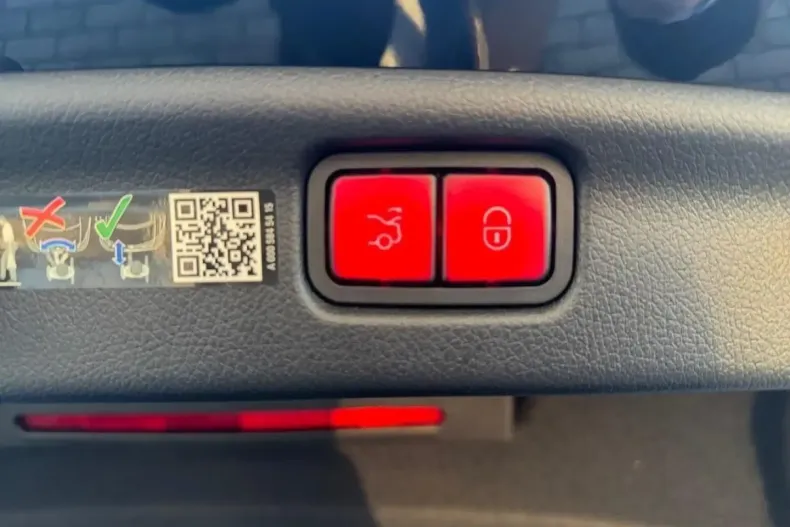 Mercedes-Benz C 300 din 2024 cu 32.600 km - oferta MER154902 - foto 15