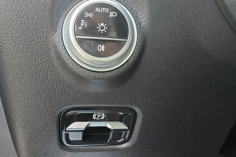 Mercedes-Benz C 220 din 2024 cu 14.000 km - oferta MER154905 - foto 18