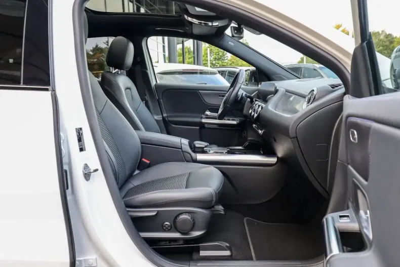 Mercedes-Benz EQA din 2022 cu 30.956 km - oferta MER154919 - foto 2