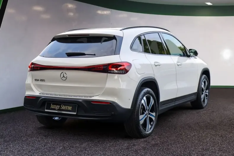 Mercedes-Benz EQA din 2022 cu 30.956 km - oferta MER154919 - foto 3