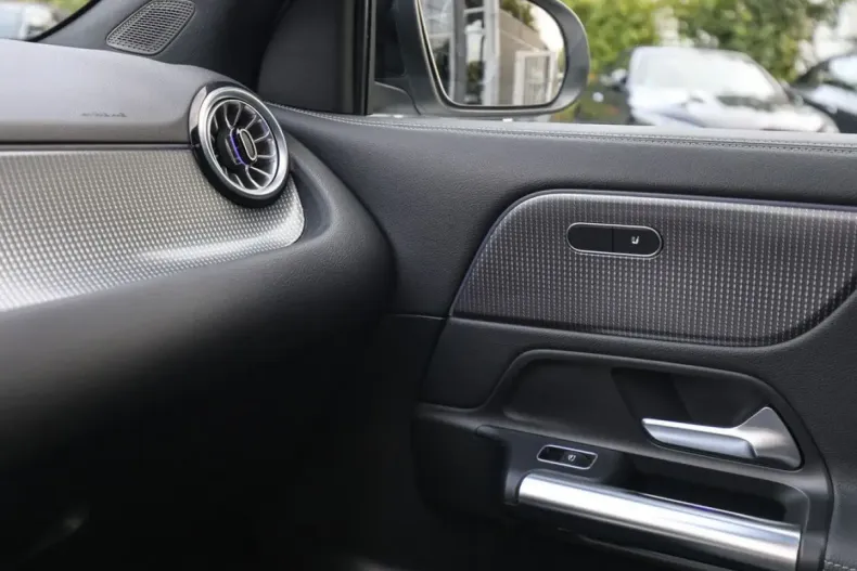 Mercedes-Benz EQA din 2022 cu 30.956 km - oferta MER154919 - foto 16