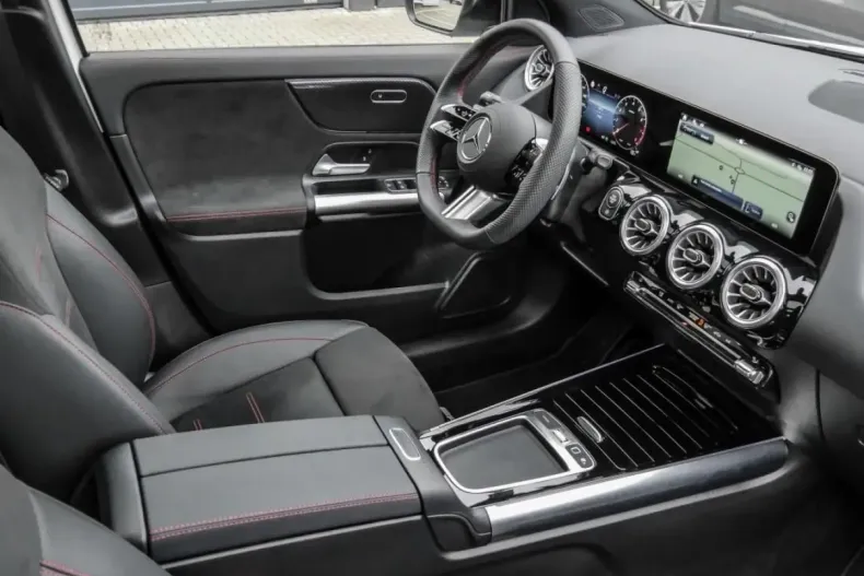 Mercedes-Benz GLA 180 din 2025 cu 7.947 km - oferta MER154925 - foto 6