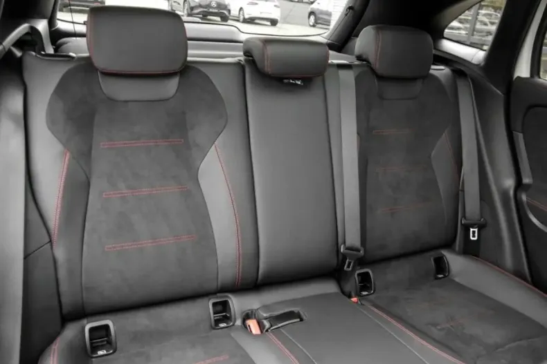 Mercedes-Benz GLA 180 din 2025 cu 7.947 km - oferta MER154925 - foto 9