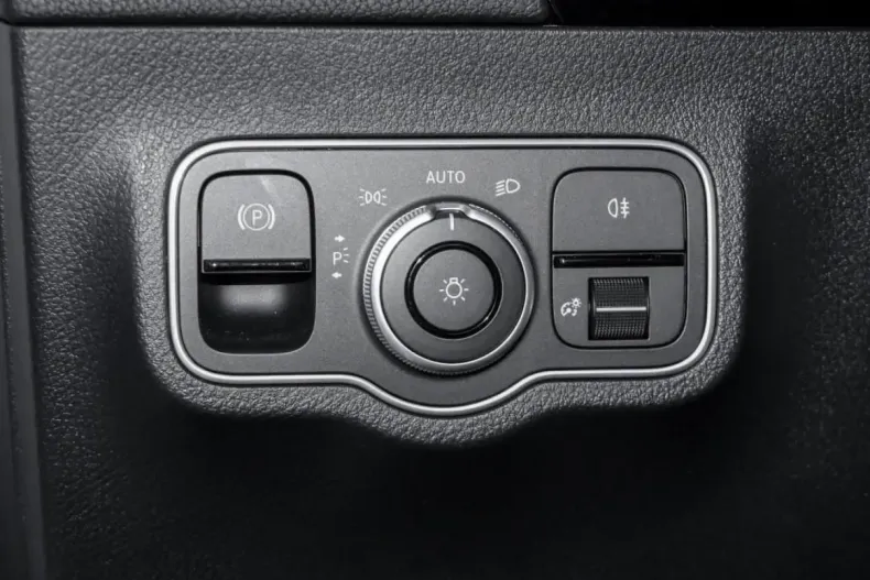 Mercedes-Benz GLA 180 din 2025 cu 7.947 km - oferta MER154925 - foto 18