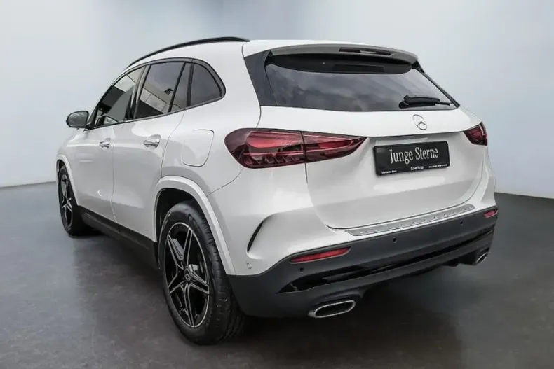 Mercedes-Benz GLA 180 din 2024 cu 10.500 km - oferta MER154926 - foto 4