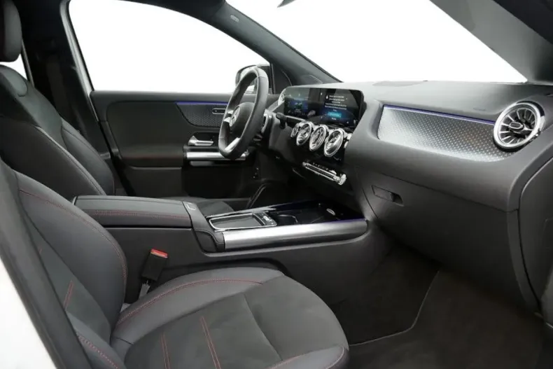 Mercedes-Benz GLA 180 din 2024 cu 10.500 km - oferta MER154926 - foto 6