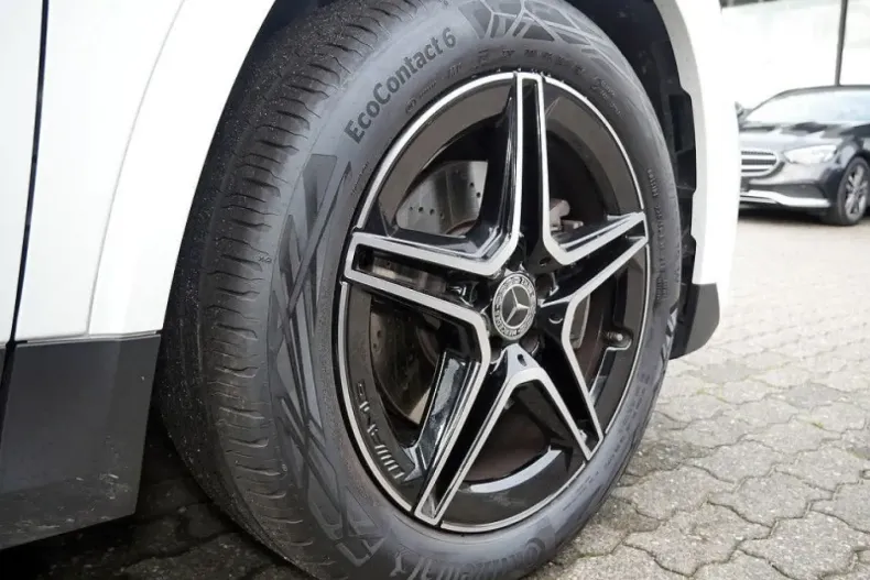 Mercedes-Benz GLA 180 din 2024 cu 10.500 km - oferta MER154926 - foto 11