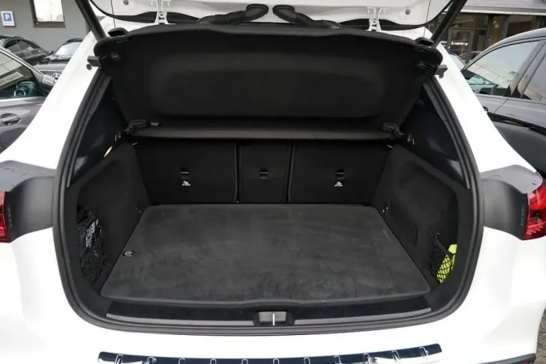 Mercedes-Benz GLA 180 din 2024 cu 10.500 km - oferta MER154926 - foto 12