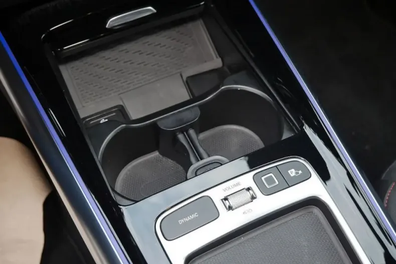 Mercedes-Benz GLA 180 din 2024 cu 10.500 km - oferta MER154926 - foto 18