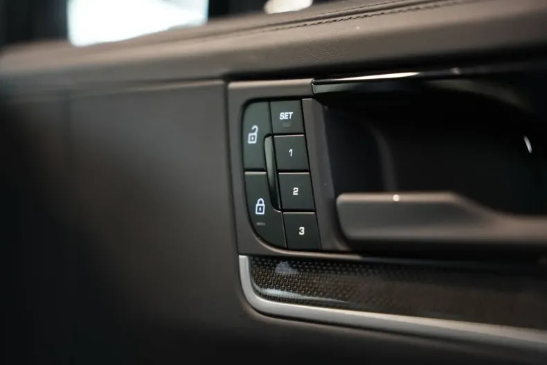 Porsche Cayenne din 2024 cu 26.500 km - oferta POR154929 - foto 13