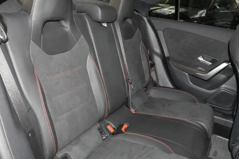 Mercedes-Benz CLA 250 din 2020 cu 15.167 km - oferta MER154940 - foto 3