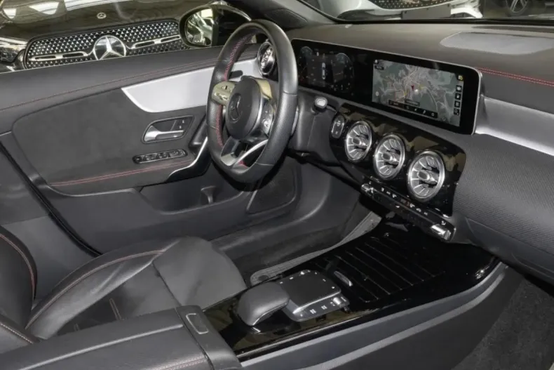 Mercedes-Benz CLA 250 din 2020 cu 15.167 km - oferta MER154940 - foto 4