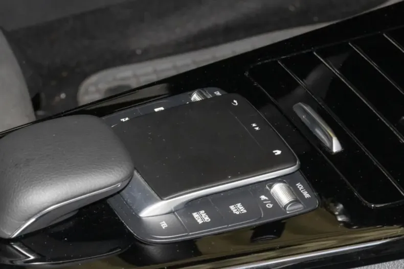 Mercedes-Benz CLA 250 din 2020 cu 15.167 km - oferta MER154940 - foto 7