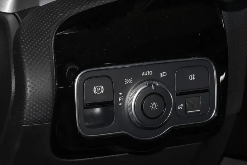 Mercedes-Benz CLA 250 din 2020 cu 15.167 km - oferta MER154940 - foto 16