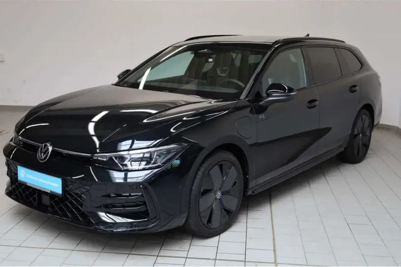 Volkswagen Passat din 2024 cu 14.300 km - oferta VOL154964 - foto 2