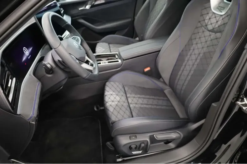 Volkswagen Passat din 2024 cu 14.300 km - oferta VOL154964 - foto 7