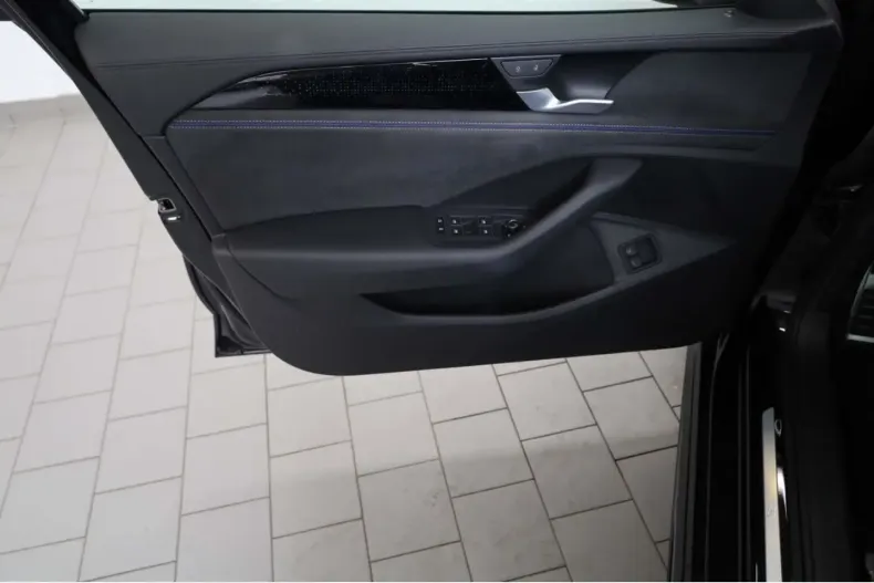 Volkswagen Passat din 2024 cu 14.300 km - oferta VOL154964 - foto 16