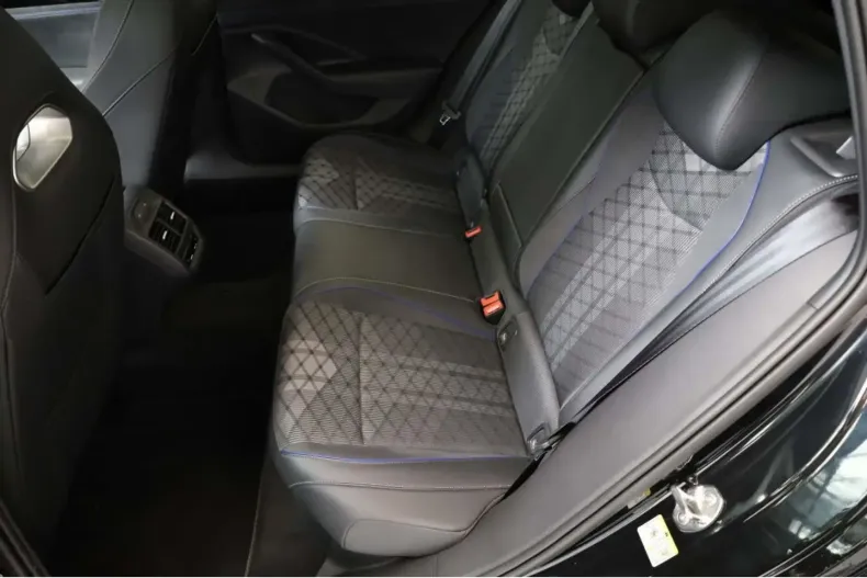 Volkswagen Passat din 2024 cu 14.300 km - oferta VOL154964 - foto 17