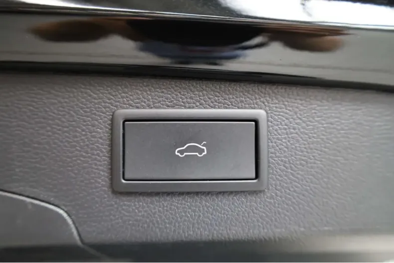 Volkswagen Passat din 2024 cu 14.300 km - oferta VOL154964 - foto 19