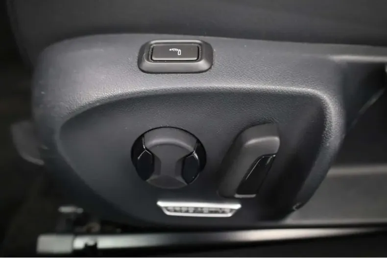 Volkswagen Passat din 2024 cu 14.300 km - oferta VOL154964 - foto 21