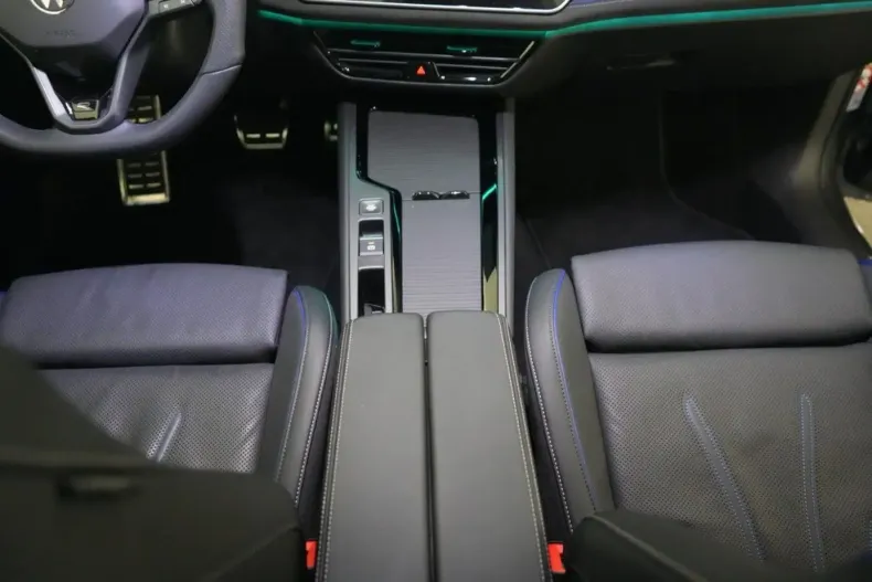 Volkswagen Passat din 2024 cu 16.900 km - oferta VOL154965 - foto 14