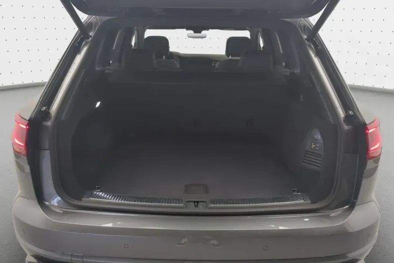 Volkswagen Touareg din 2023 cu 52.700 km - oferta VOL154980 - foto 13