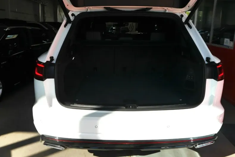 Volkswagen Touareg din 2023 cu 51.053 km - oferta VOL154981 - foto 14