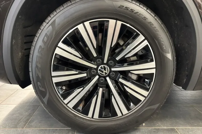 Volkswagen Touareg din 2024 cu 33.835 km - oferta VOL154988 - foto 8