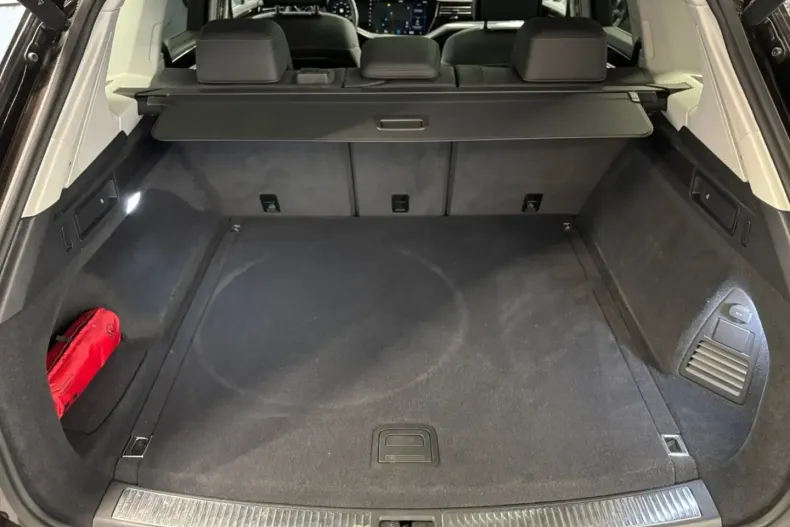 Volkswagen Touareg din 2024 cu 33.835 km - oferta VOL154988 - foto 9