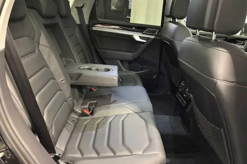 Volkswagen Touareg din 2024 cu 33.835 km - oferta VOL154988 - foto 11