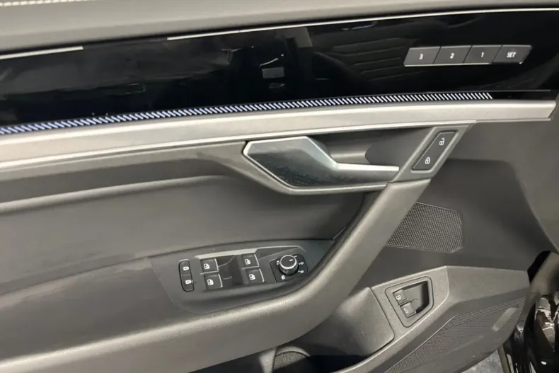 Volkswagen Touareg din 2024 cu 33.835 km - oferta VOL154988 - foto 14