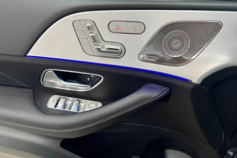 Mercedes-Benz GLE 300 din 2024 cu 3.400 km - oferta MER155000 - foto 9