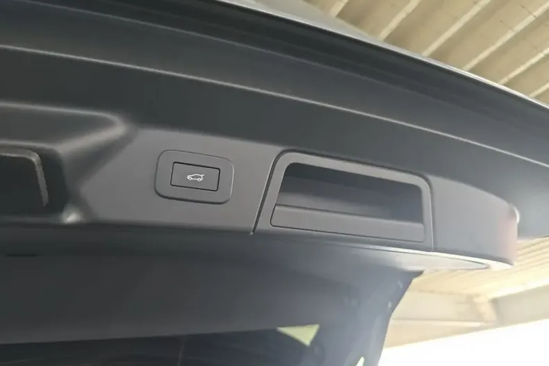 Land Rover Range Rover Velar din 2024 cu 10.343 km - oferta LAN155064 - foto 16