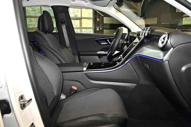 Mercedes-Benz GLC 200 din 2024 cu 4.100 km - oferta MER155080 - foto 3