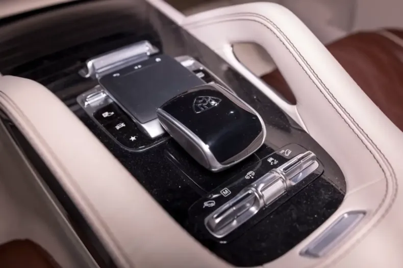 Mercedes-Benz GLS 600 din 2025 cu 100 km - oferta MER155111 - foto 10