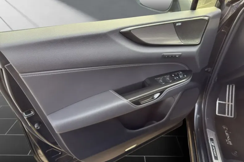 Lexus NX 350h din 2024 cu 25.165 km - oferta LEX155127 - foto 12