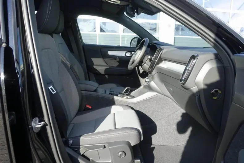 Volvo XC40 din 2024 cu 9.450 km - oferta VOL155146 - foto 9