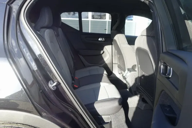 Volvo XC40 din 2024 cu 9.450 km - oferta VOL155146 - foto 10