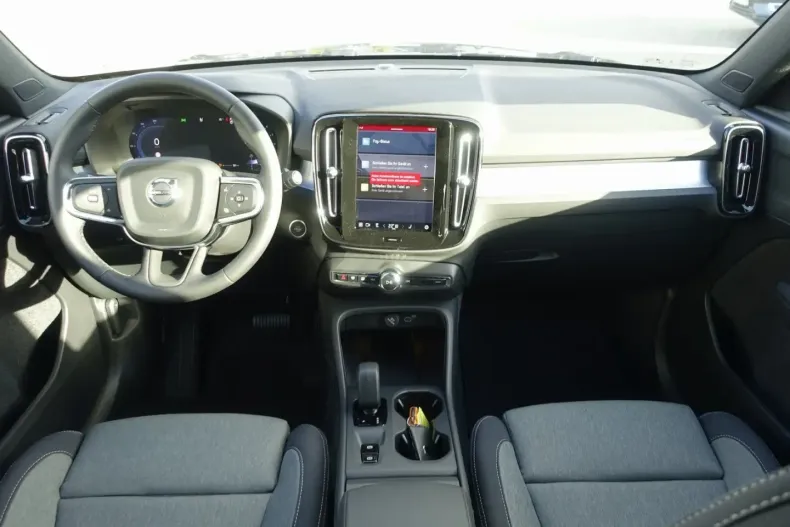 Volvo XC40 din 2024 cu 9.450 km - oferta VOL155146 - foto 13