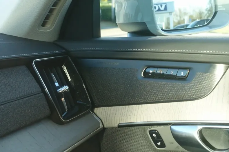 Volvo XC90 din 2025 cu 5.070 km - oferta VOL155149 - foto 16