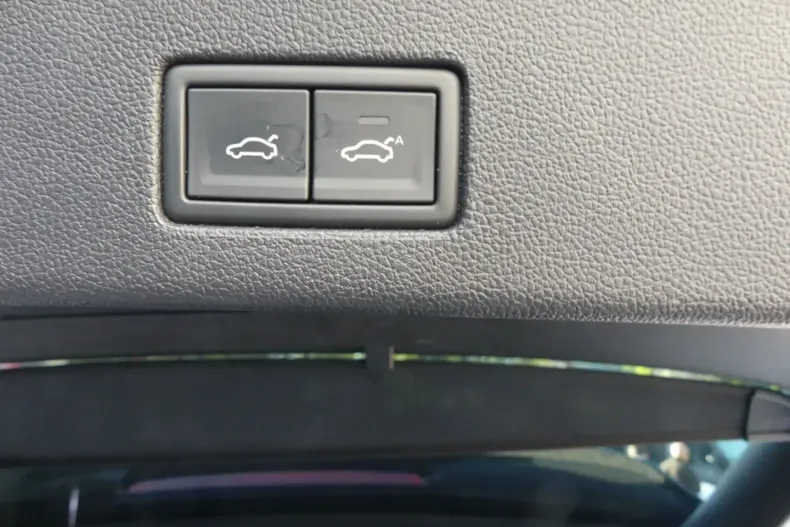 Volkswagen Touareg din 2023 cu 49.899 km - oferta VOL155222 - foto 24