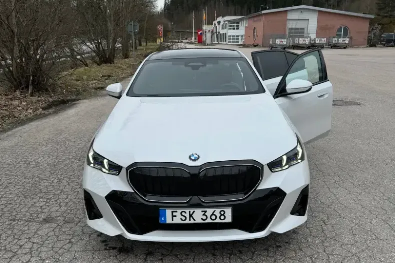 BMW 520 din 2023 cu 32.000 km - oferta BMW155228 - foto 1